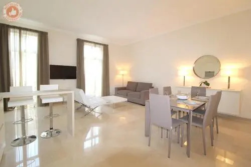 Cannes Croisette Alc 79 Antibes