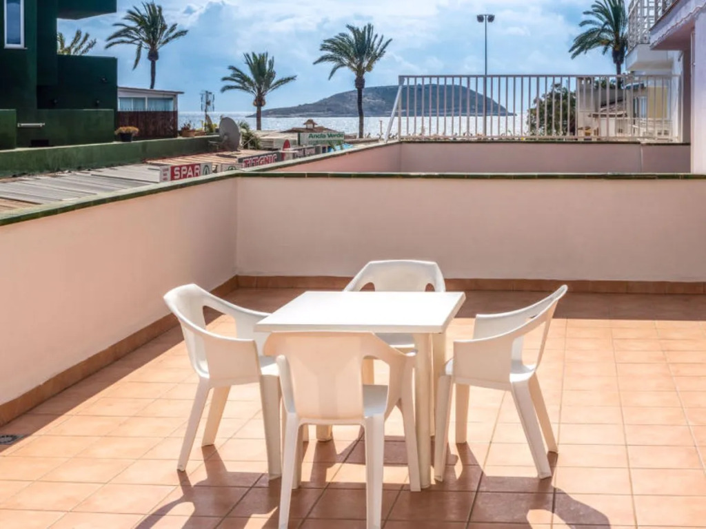 Neighbours Beach 14061