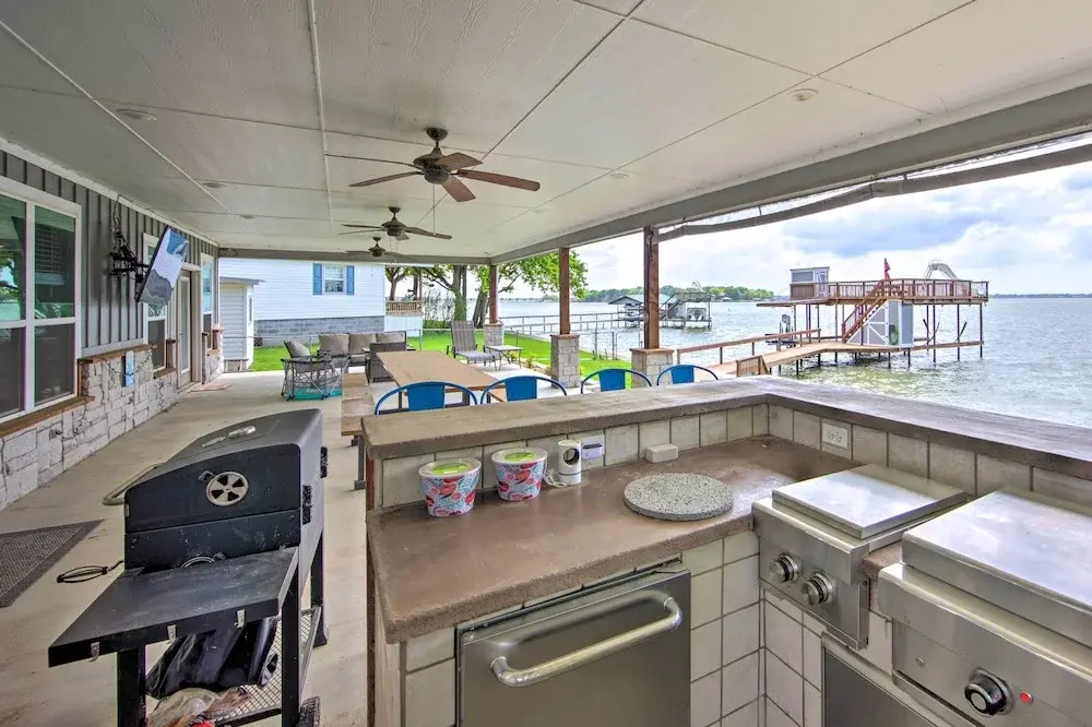 Private Dock & Boat House: Lakefront Mabank Home