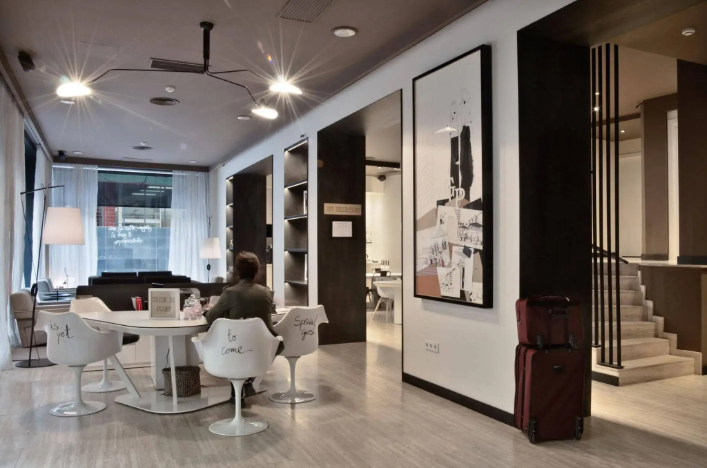 Pol & Grace Hotel