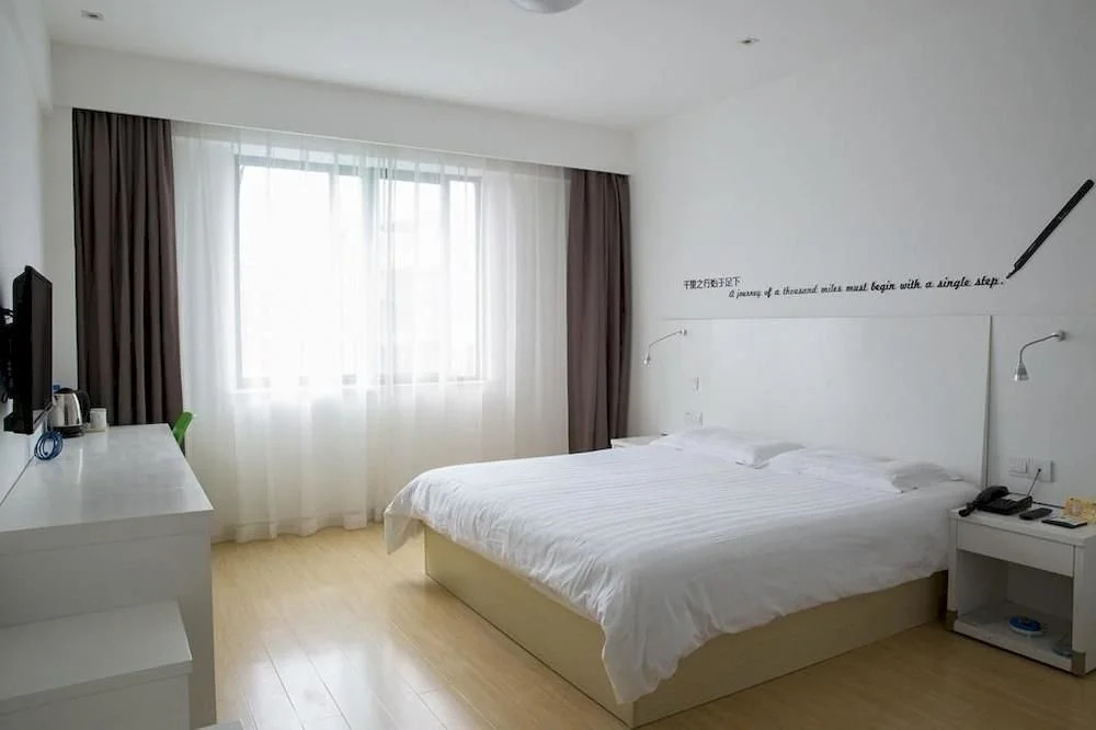 Motel 168 Shanghai Nanhui Huinan Subway Station