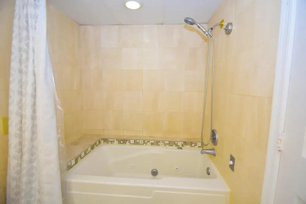 Coconut Malorie 209 1 Bedroom Condo by RedAwning