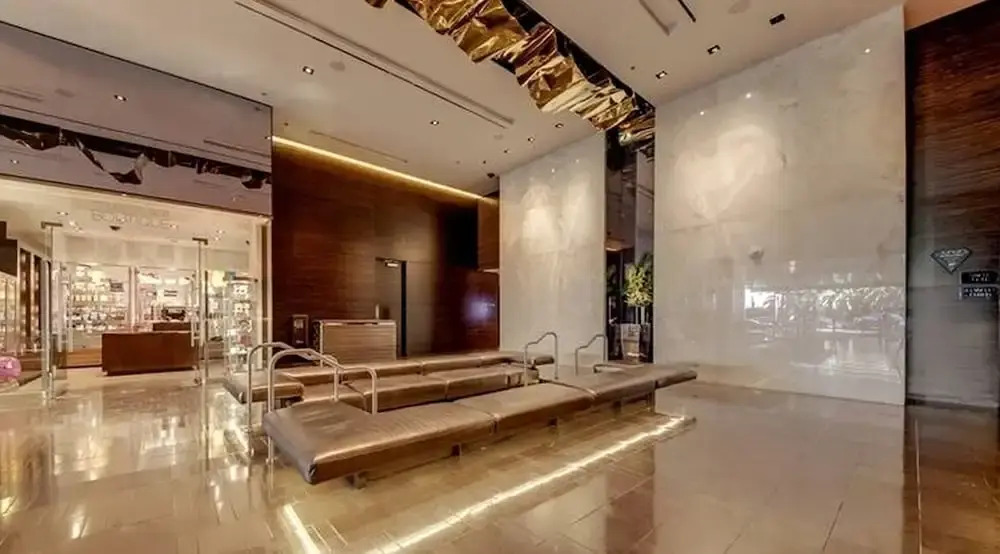 Full Strip Views - Open Balconies - Free Parking Jacuzzi Tub - High Floor