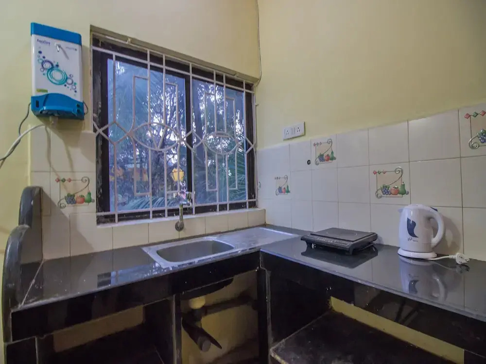 OYO 12041 Home Bright Studio Candolim Beach