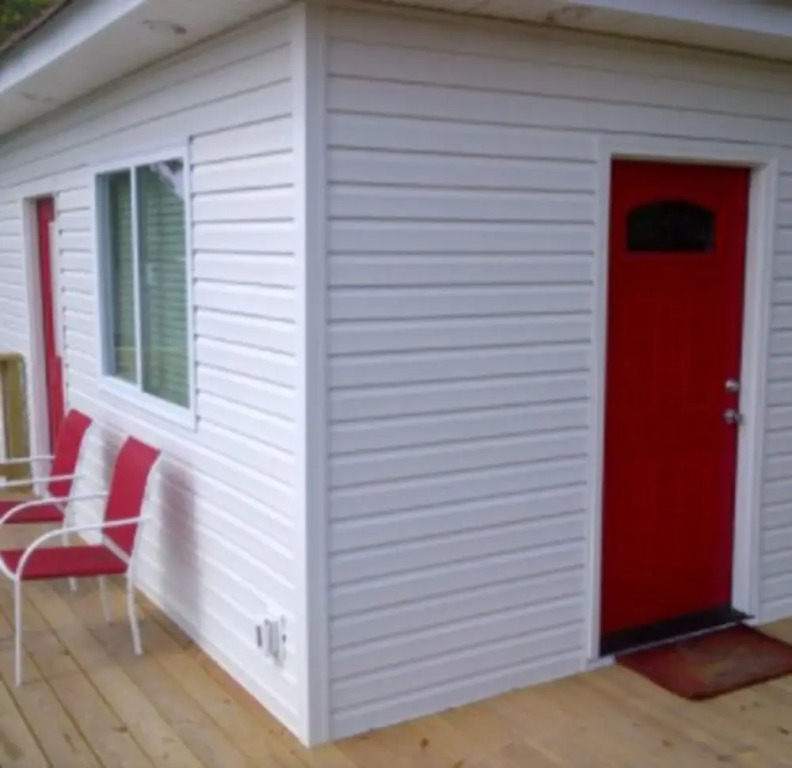 Jeni J's Gifts and Guest Houses
