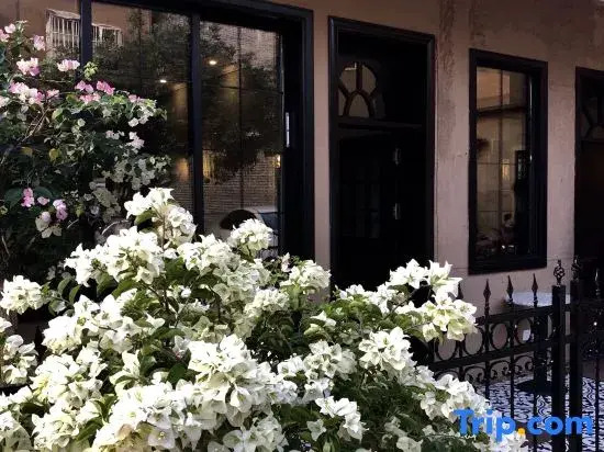 Xingyi Yunshang Garden Homestay (Wanfenglin Xiangchou Market)