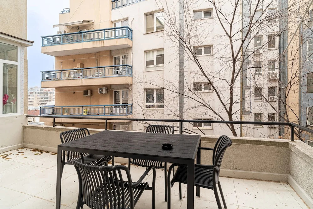 Loggia Luxe 5BR Living in Universitatii Area