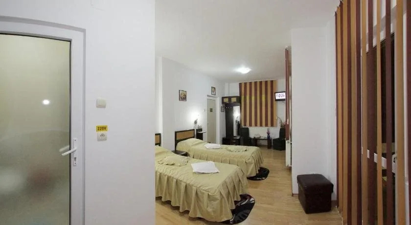 Villa Select