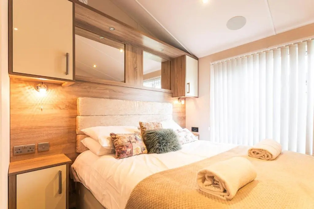 Foxglove Lodge with Hot Tub
