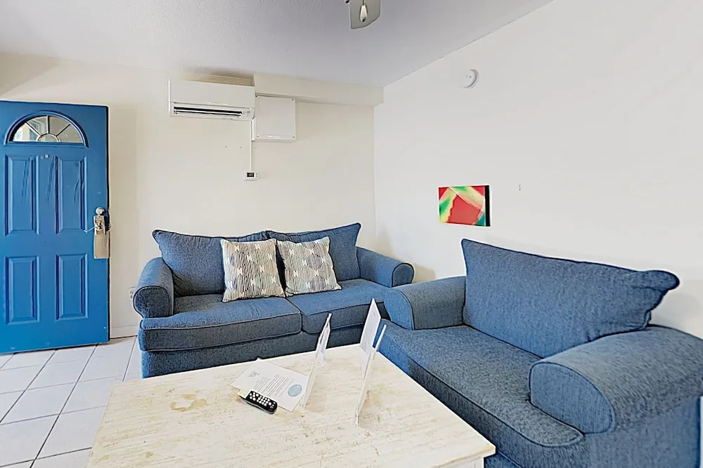 New Listing! Island Escape Steps To Stunning Beach 1 Bedroom Apts