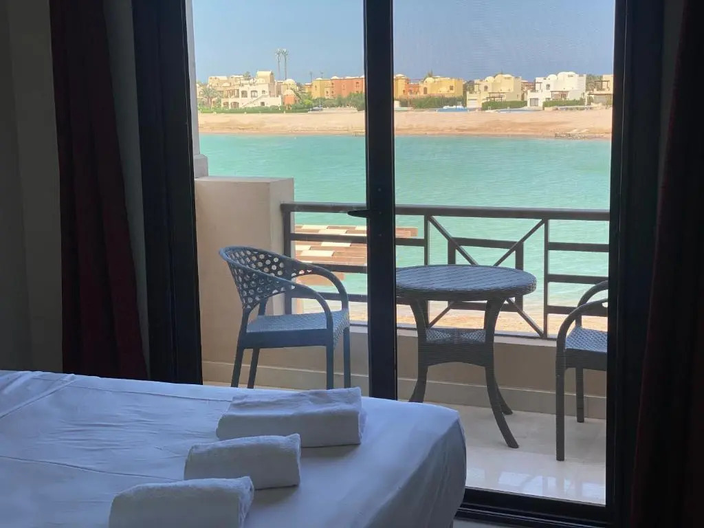 Unique 4-rooms villa w/private pool, beach & dock.