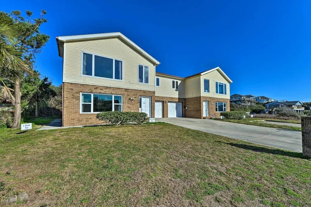 'west of the Moon' Ocean Apt w/ Beach Access!