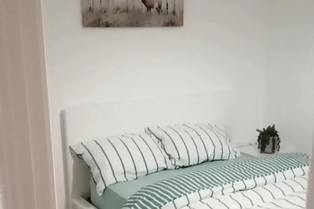 1 Bed Apartment Sleeps 2 - Parking & Wifi