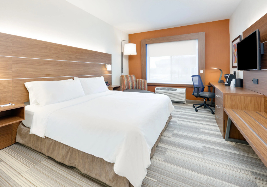 Holiday Inn Express & Suites Mitchell by IHG