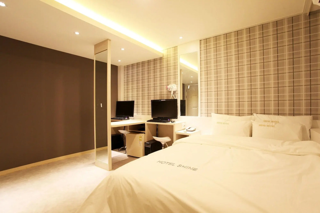 Shine Hotel