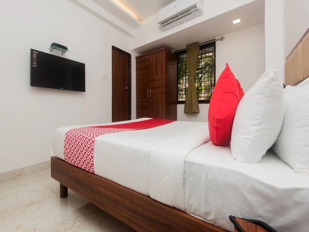 OYO 15902 Hotel Oyster Executive