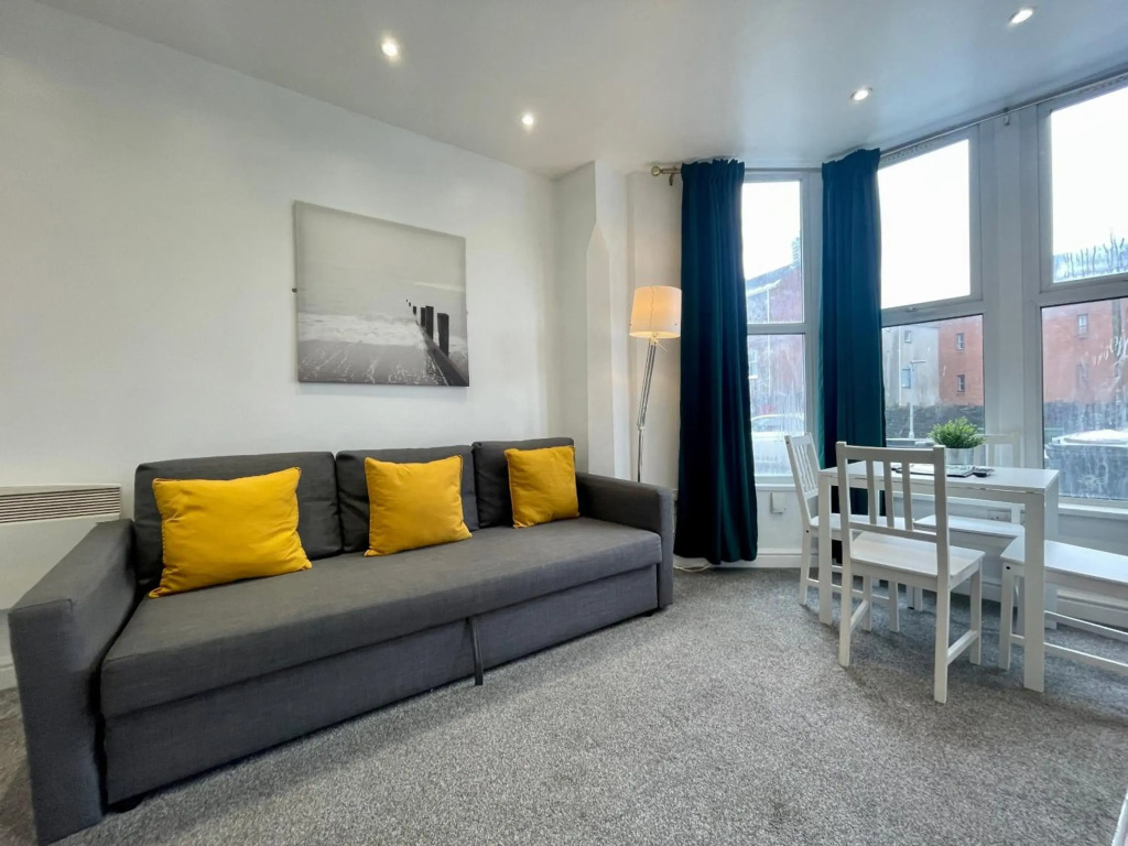 Stylish Modern Apartment For Up To 5 Nr CityCentre