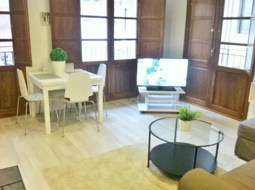 Superb Central Market Apt