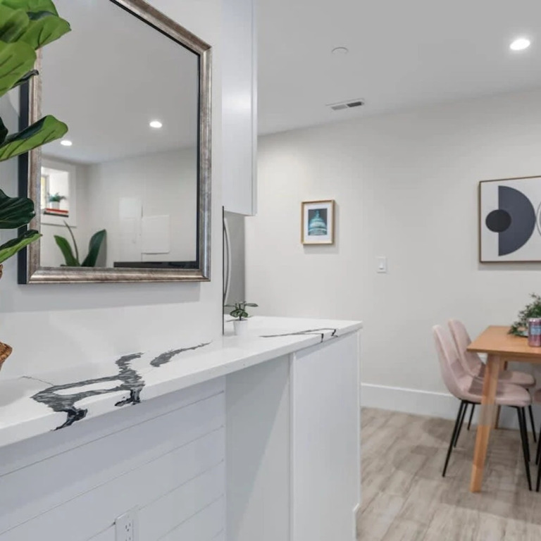 Central 2 br City Sanctuary Commuter friendly