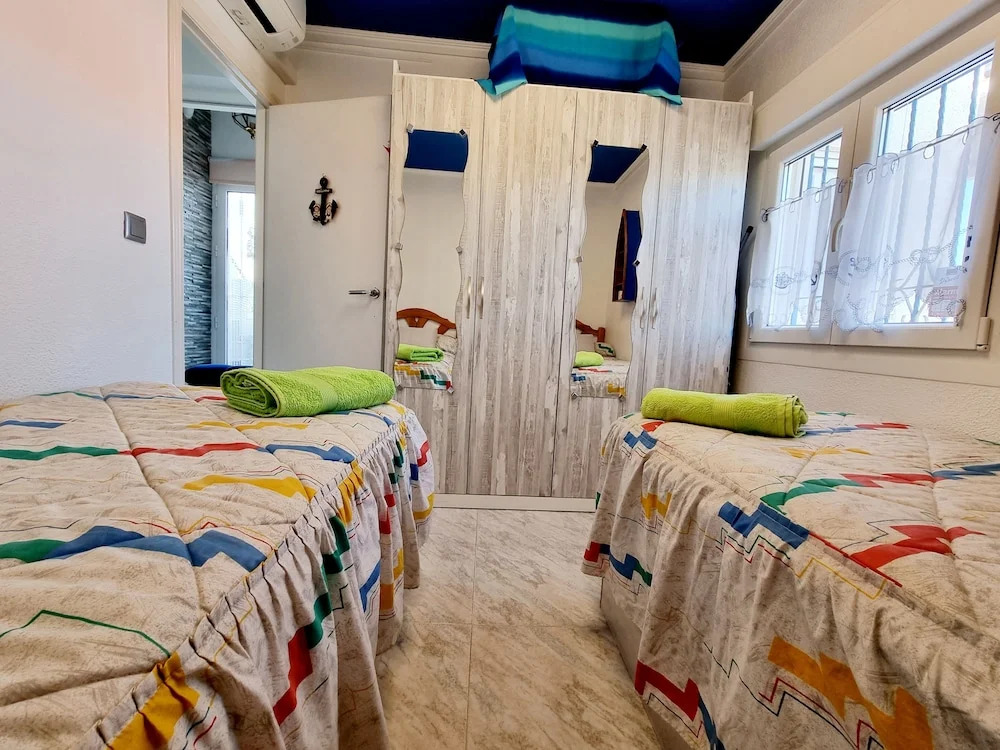 Charming Upper Bungalow With Terrace and Communal Pool in Torrevieja