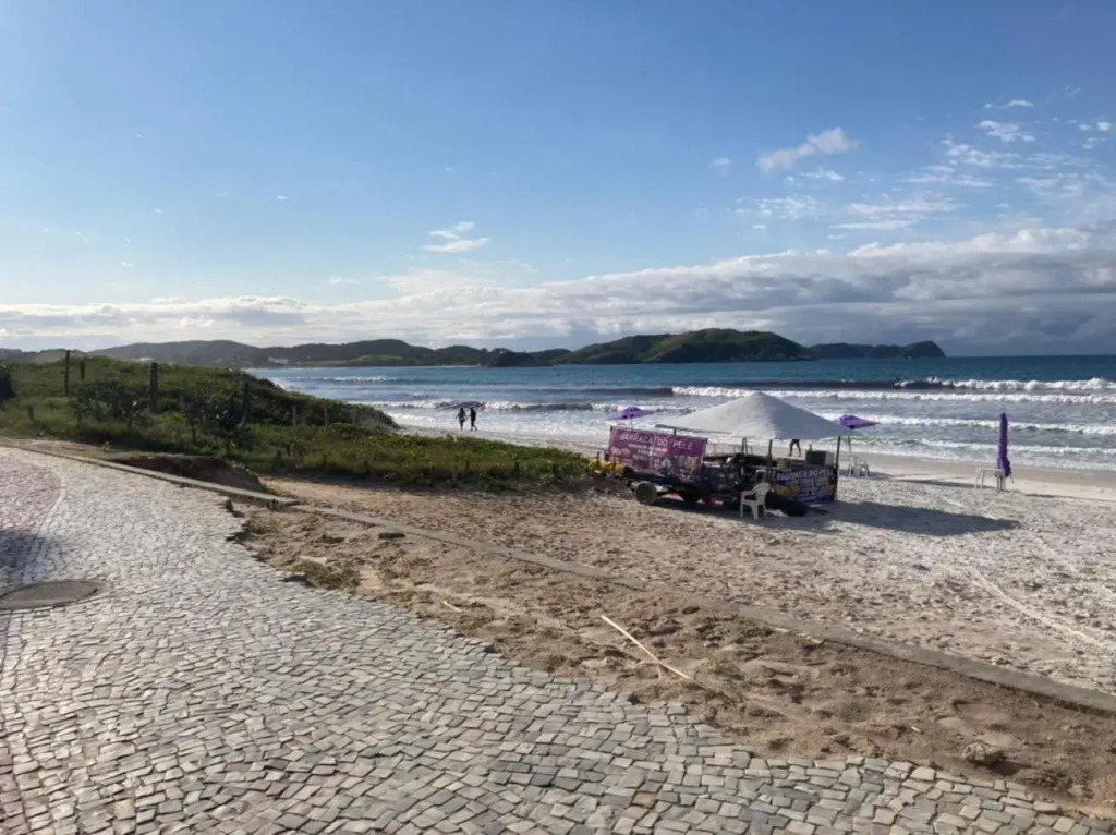Joneson aluga um apto 3 Quartos na beira da Praia do Forte