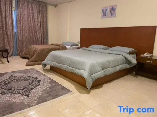 Verssailles Pyramids Hotel