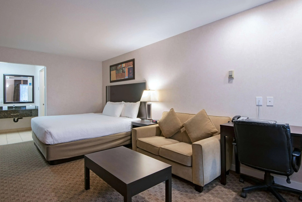 Travelodge by Wyndham Kamloops Mountview