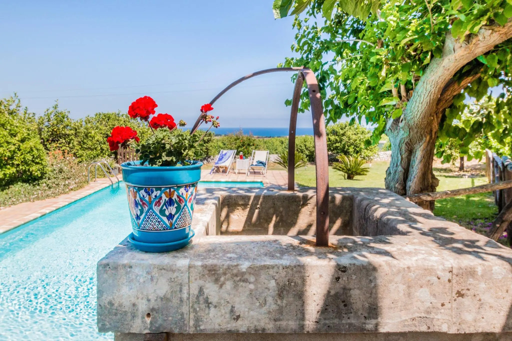 Authentic Sicilian Charm, pool, sea view, wi-fi & parking