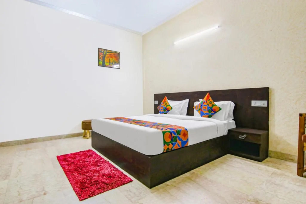 FabHotel Nirvana - 600m from CK Birla Hospital Gurgaon