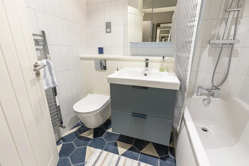 Modern 2BR flat minutes from Kensington Gardens