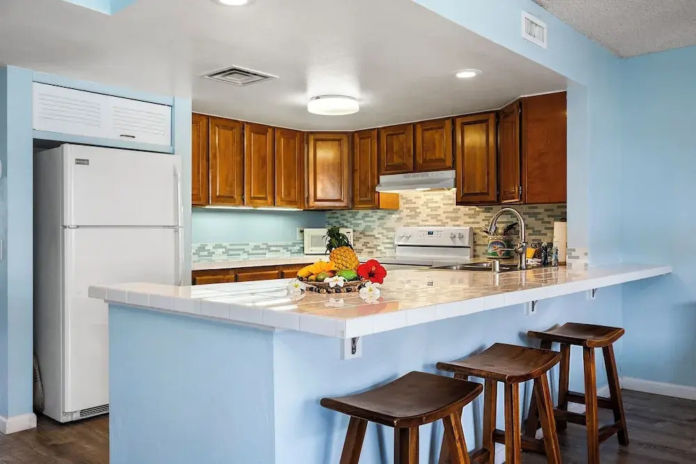 Condo With Central AC - Partial Ocean View - Concierge - Near Magic Sands Beach - Vrkcv