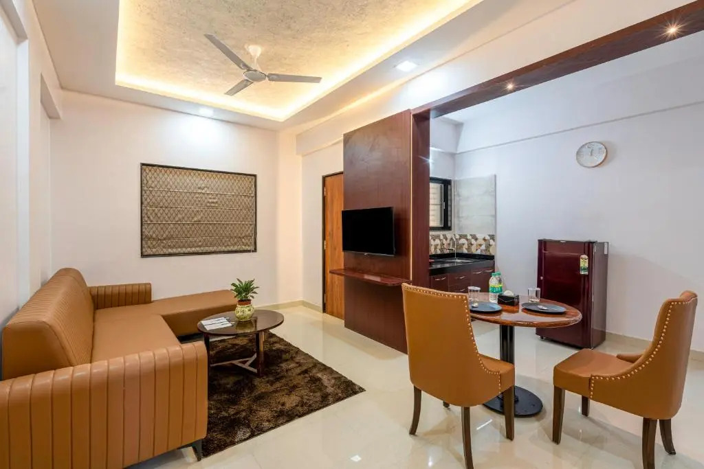 StayBird - Divine Suites, Business Hotel, Kharadi