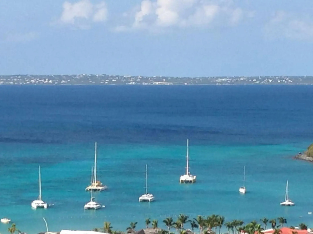 Acacia Secret, 3 min walk from Anse Marcel beach, on the Marina