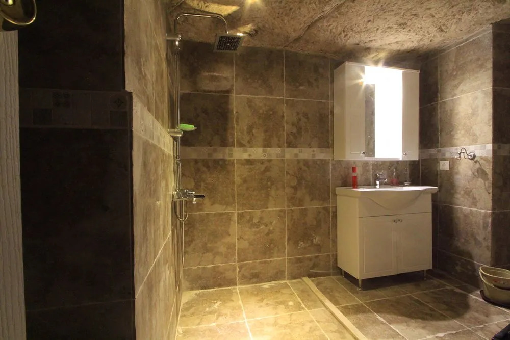 AkCave Suites & Resort