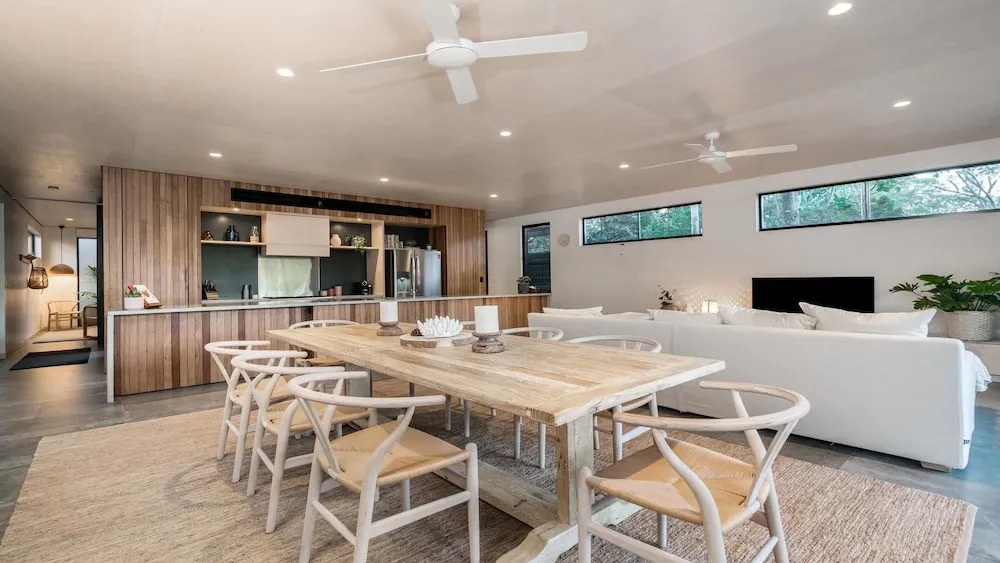 Tallowood - luxury beach house with pool & studio