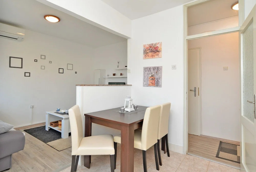 Apartment 1601