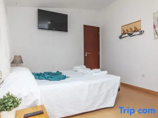 O 05 - Bedroom 5 in São Gonçalo Central Guesthouse