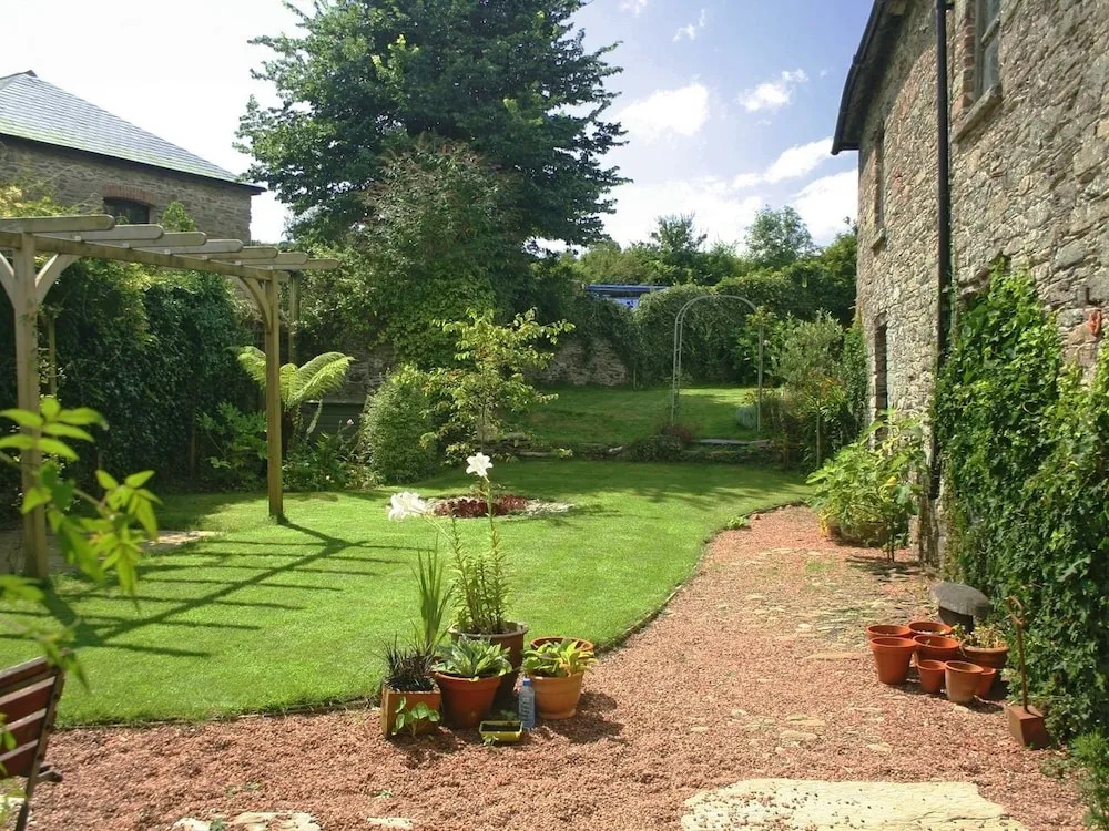 Abbots Ash