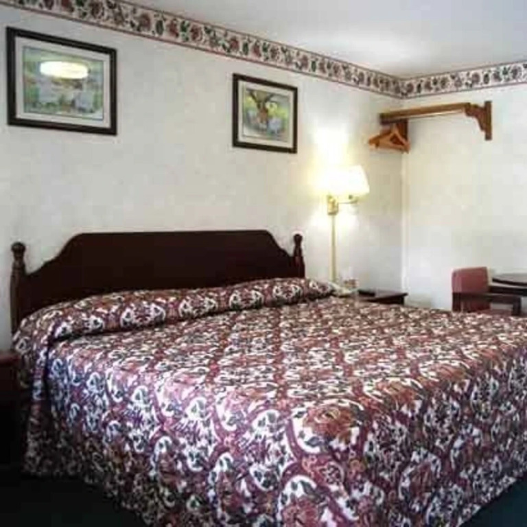 Lenox Inn