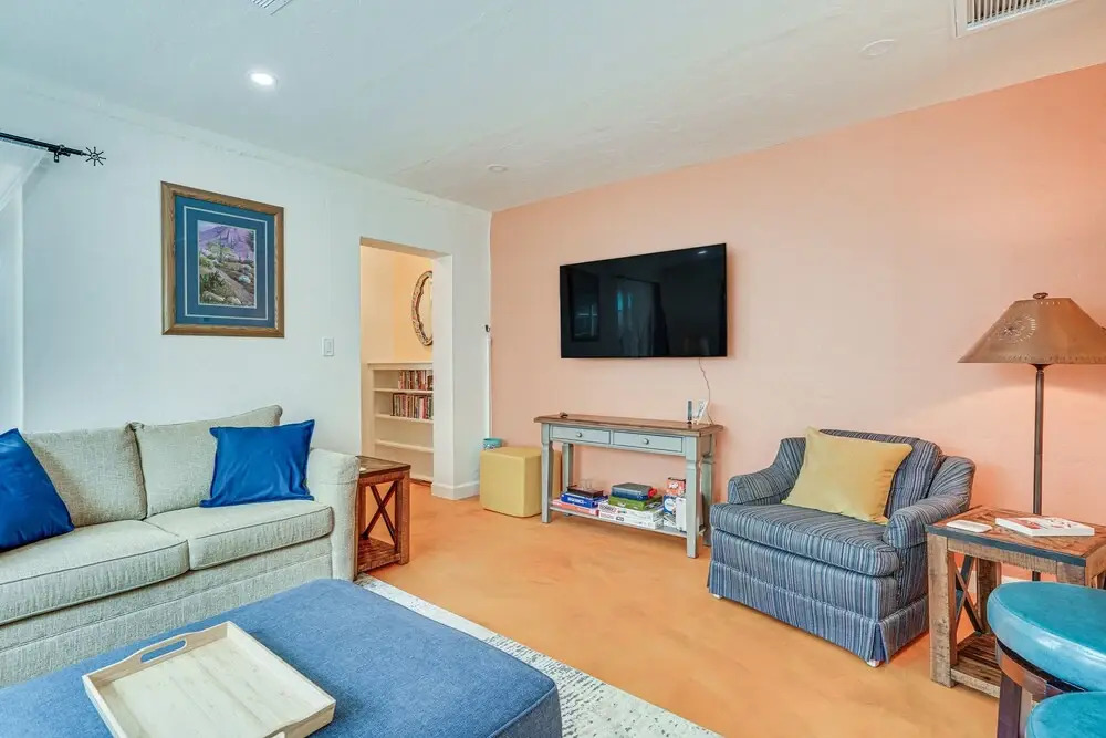 Stylish Tucson Townhome < 1 Mi to Arizona Stadium!
