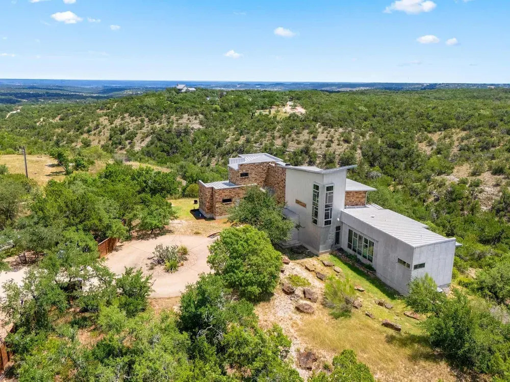 Luxury 4BR Hilltop Retreat With Scenic Views