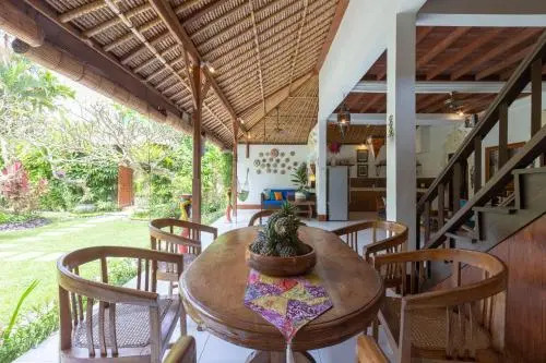 Villa Poppy Bumbak