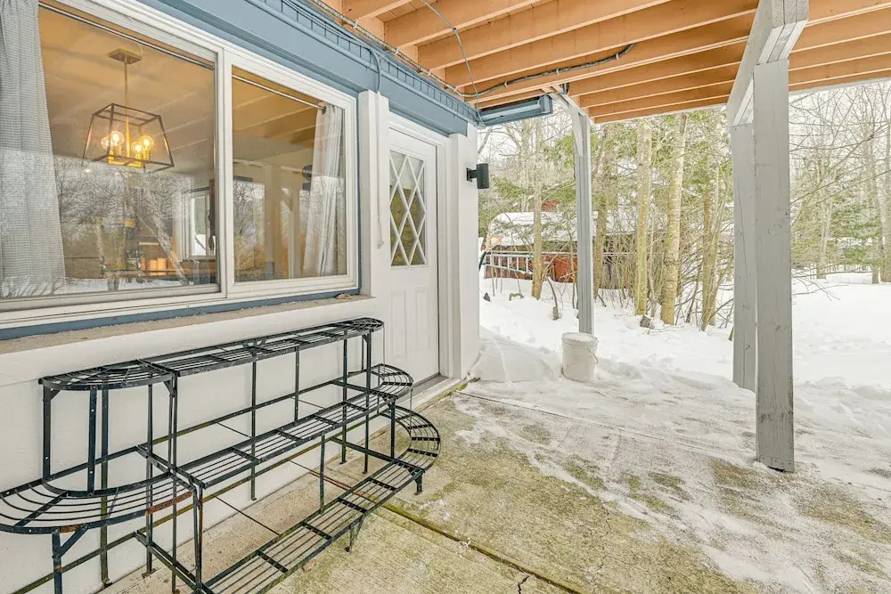 3 Mi to Windham Mountain: Pet-friendly Apt w/ Yard