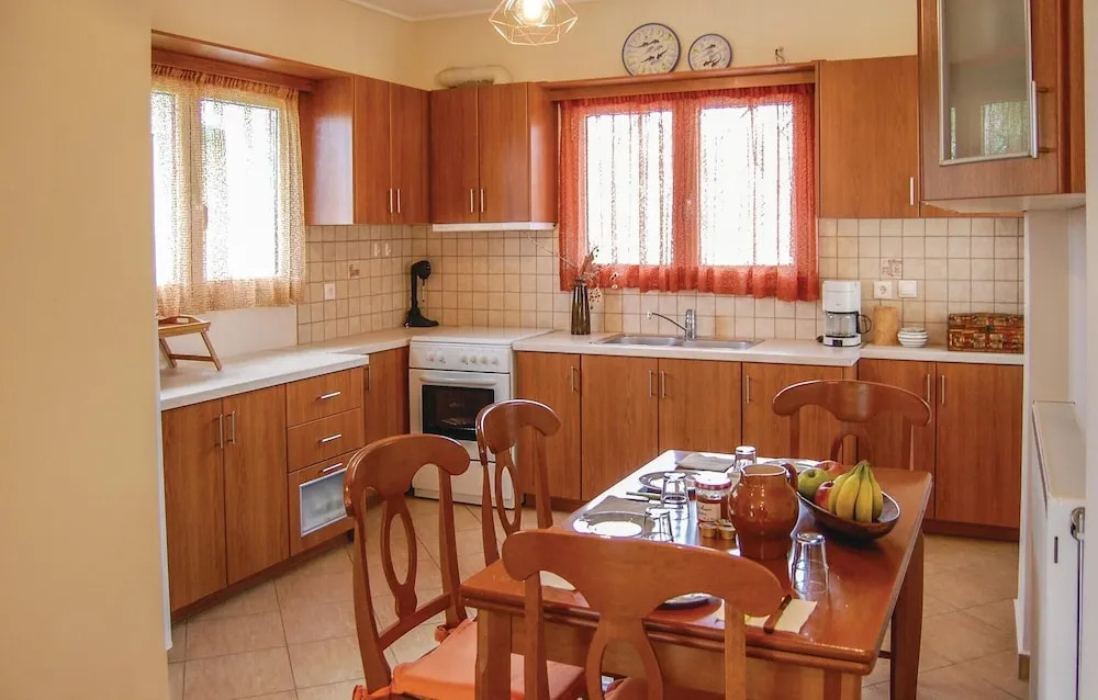 Two-Bedroom Holiday Home In Livanates