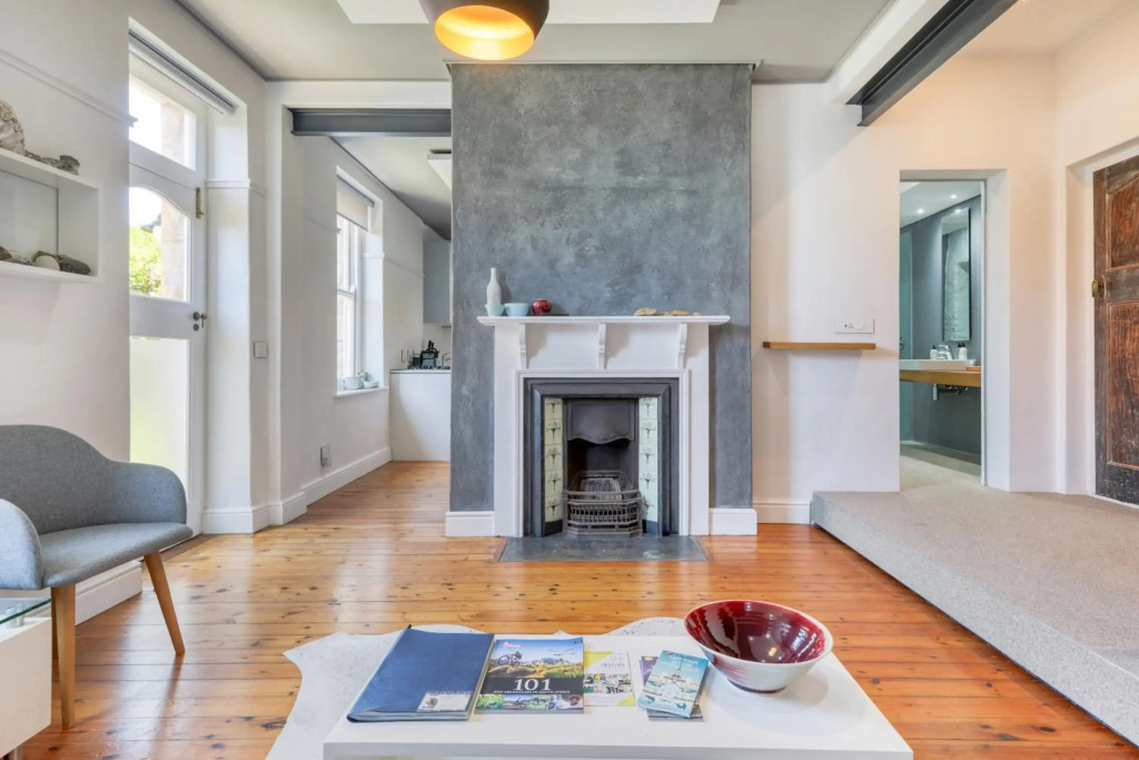 Behr Road Contemporary Cottage