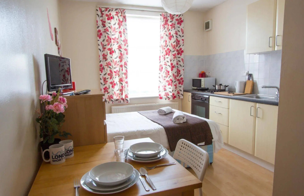 Melrose Aparthotel