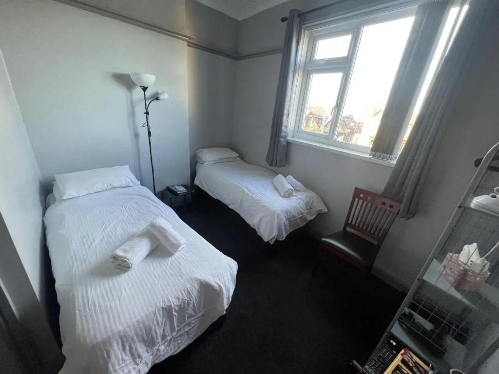 Links Lets Room Only