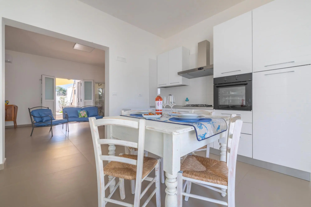 Holiday home with veranda and parking near the sandy beach of Punta Prosciutto-Stella Marina