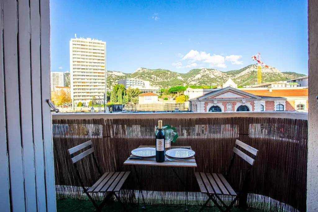 Escapade en Amoureux T2 luxueux, Love Room avec balnéo, 60m gare - hypercentre - La Porte Bleue 4