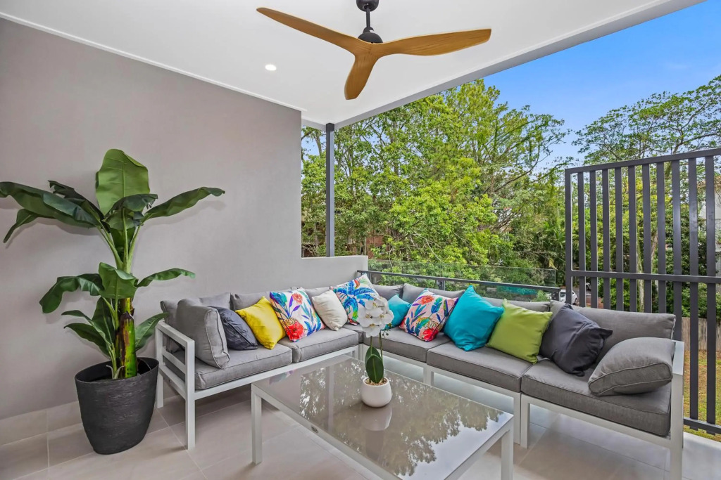 Park Avenue Luxe Chic Townhouse Sleeps 9, Carpark